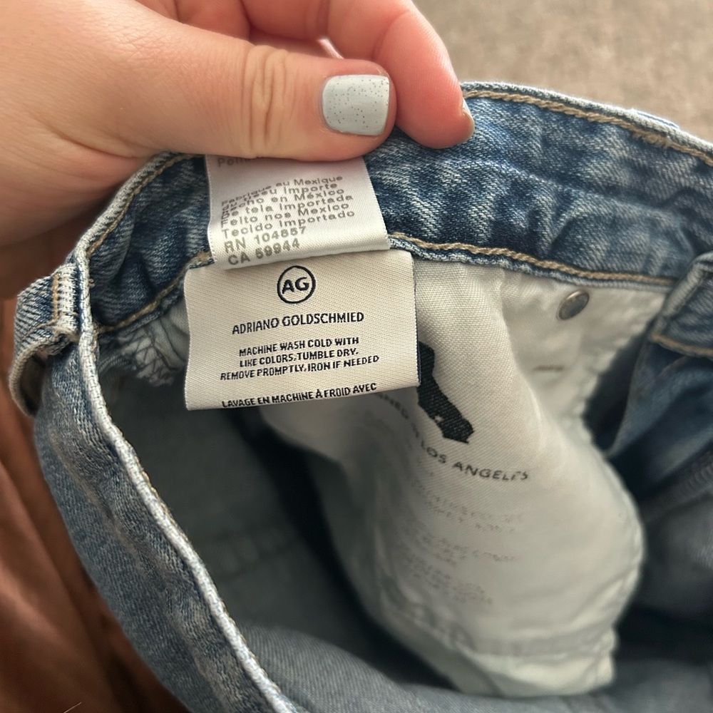 AG Adriano Goldschmied | Medium Wash Distressed Hem Becke Relaxed Slim Short - Picture 7 of 10